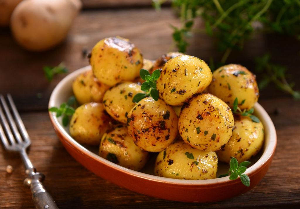 przepis na pieczone ziemniaki z grilla