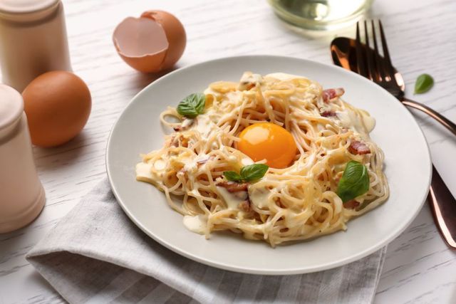 Przepis na oryginalne spaghetti carbonara. O czym musisz pamiętać przygotowując tę potrawę?