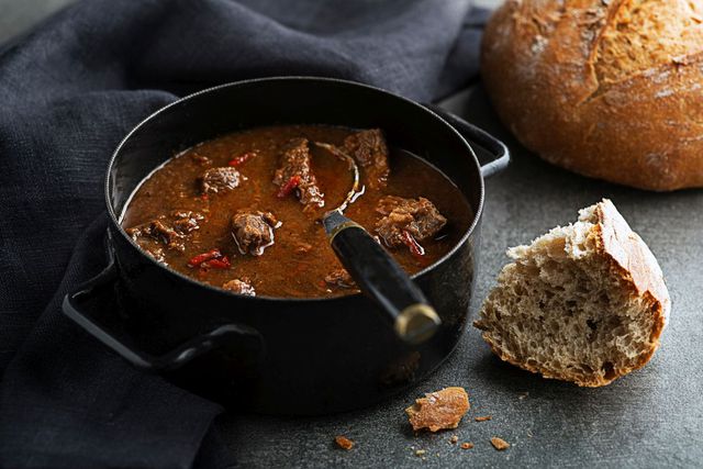 Zupa gulaszowa: sprawdzony przepis na dobrą zupę